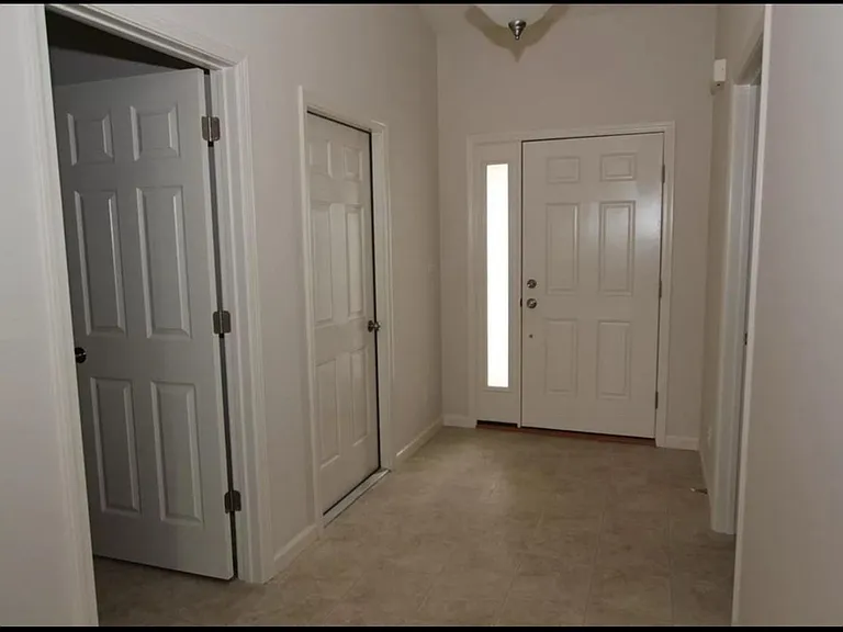 2425 Cushing Dr — Photo 2
