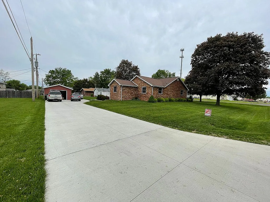 210 Orr Ave photo 1