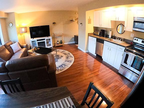 4th image of 3100 N Lake Shore Dr APT 406