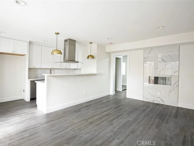 1141 E Broadway — Photo 4
