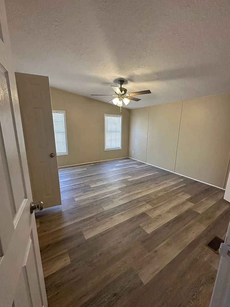 3 Bed 2 Bath Waterfront Property - Now Available — Photo 4