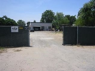 1817 W Whites Bridge Ave, Fresno, CA 93706