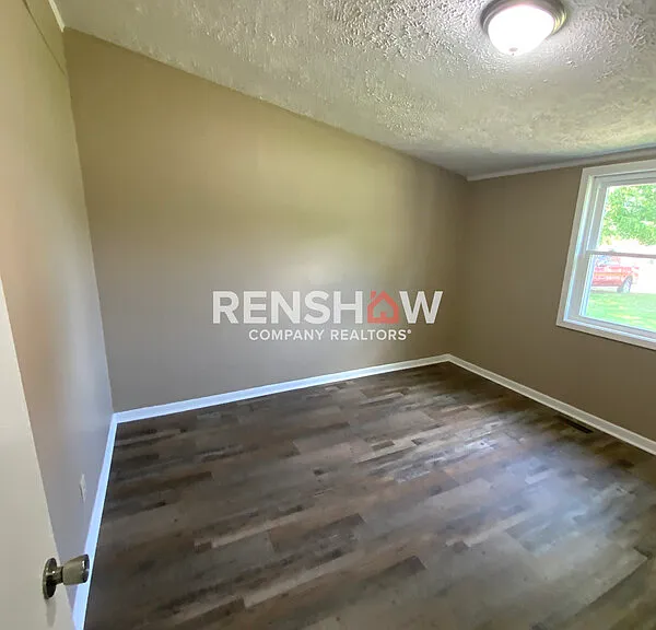 105 W College St #1 — Photo 11