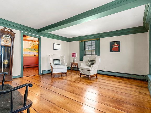 4th image of 125 Derby St #D
