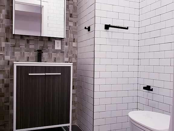 5th image of 19 Jewett Ave APT 6F