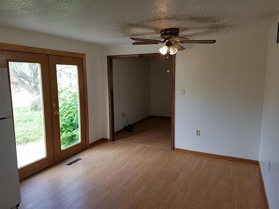 4th image of 522 S Avenue E