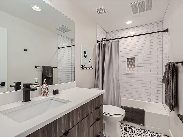 2nd floor guest bathroom