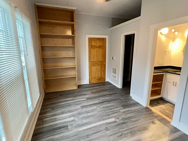 204 4th Ave — Photo 8