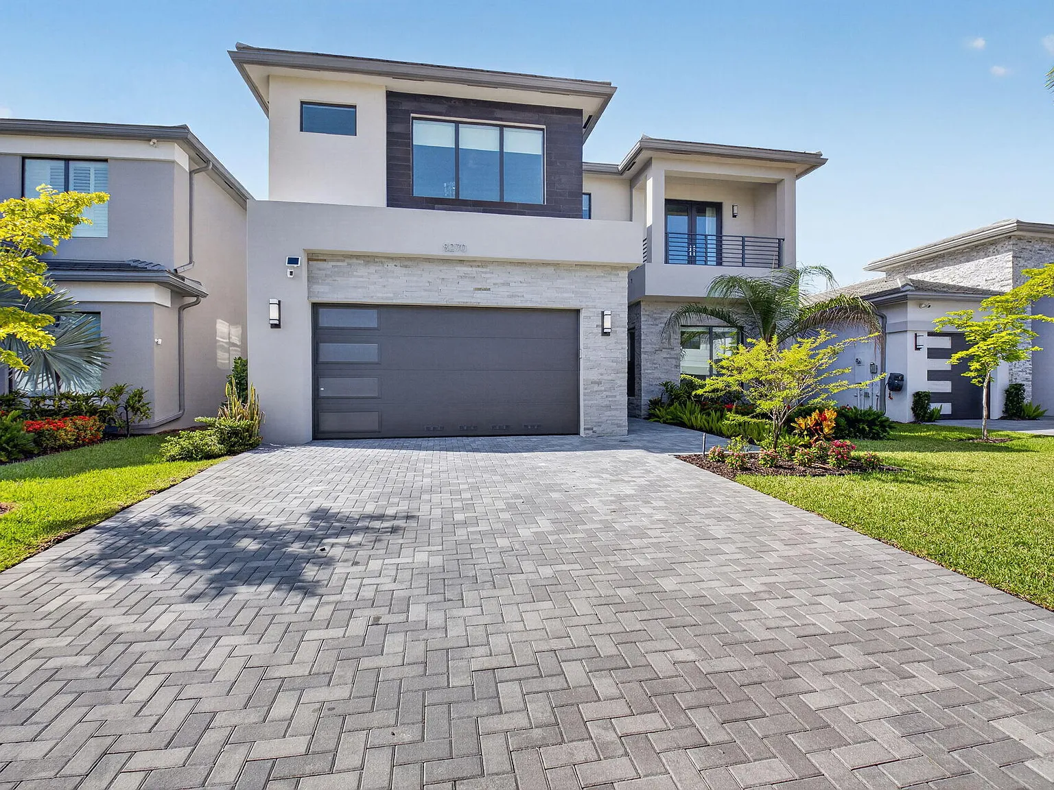 5 bed, 5.0 bath, 3888 sqft, $16,000 — Photo 2