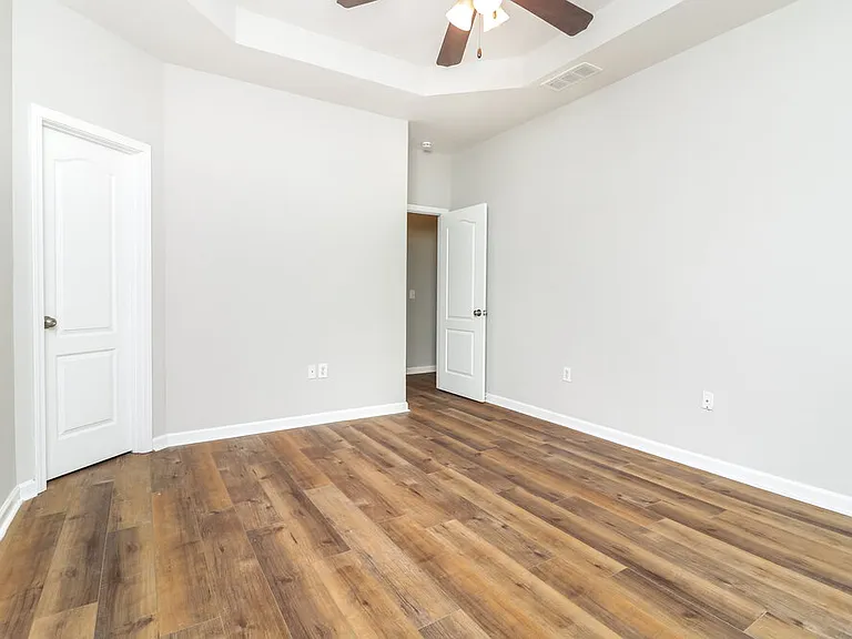 82 Brookvalley Ct W — Photo 13