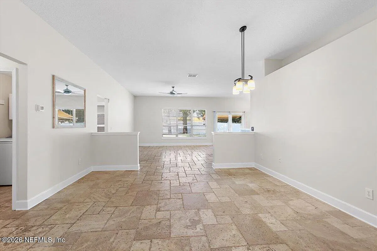 3 bed, 2.0 bath, 1840 sqft, $2,800 — Photo 4