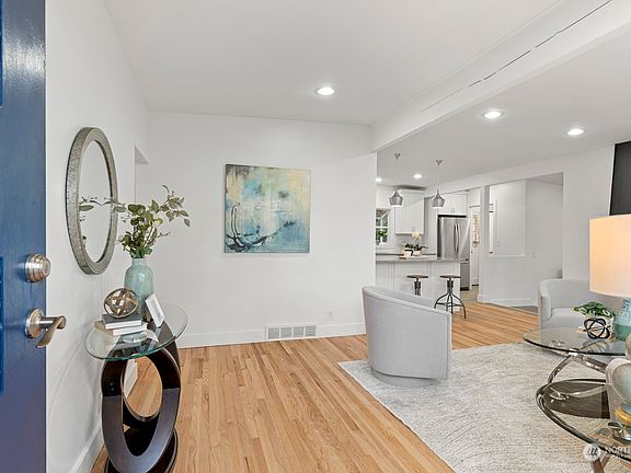 5th image of 15279 Densmore Avenue N
