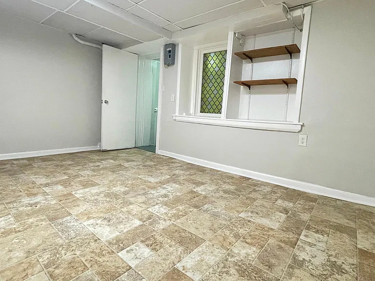 425 S 46th St #1 — Photo 15