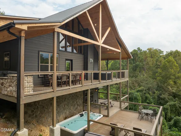 245 Moneymaker Cir, Gatlinburg, TN 37738