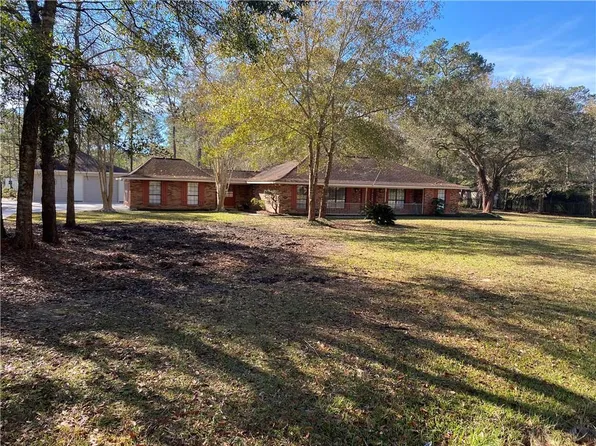 472 Parlange Dr, Pearl River, LA 70452