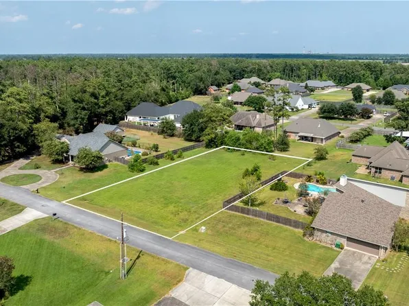 1306 Kingfisher St, Sulphur, LA 70663