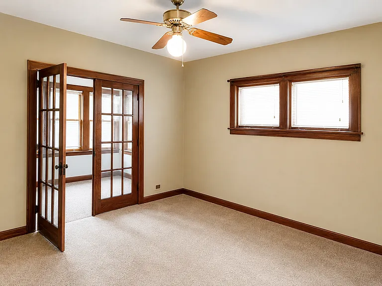 1010 Farrington St — Photo 4