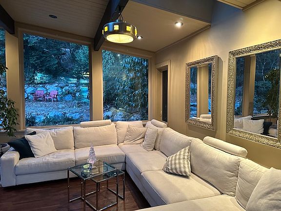 4th image of 4035 Rose Cres