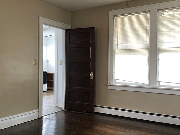 3rd image of 1221 Penrod Ave SE