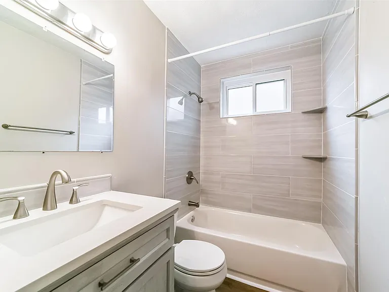 504 Avondale Ln — Photo 14