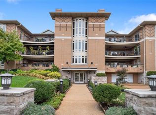 7310 Forsyth Blvd APT 201, Saint Louis, MO 63105