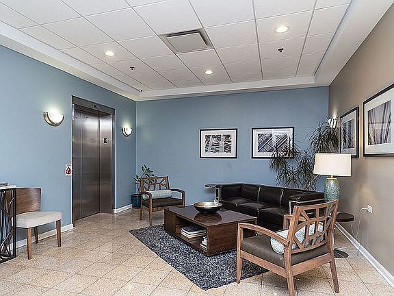 2nd image of 1134 W Granville Ave #1008