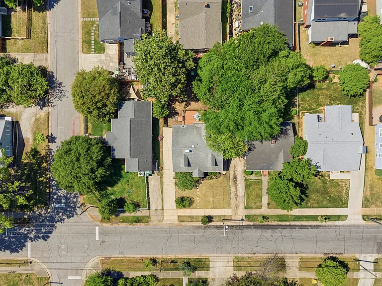 124 S Pettigrew St — Photo 17
