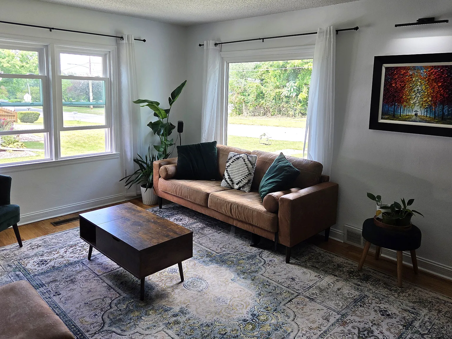 4 bed, 1.5 bath, 1252 sqft, $2,095 — Photo 2