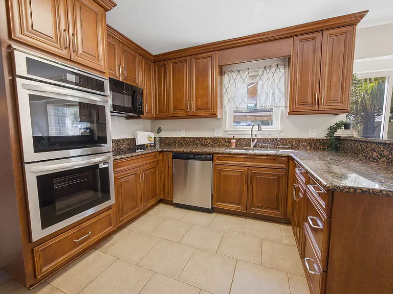 157 Country Club Rd — Photo 18