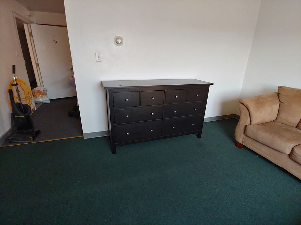 2nd image of 209 N Main St APT 2