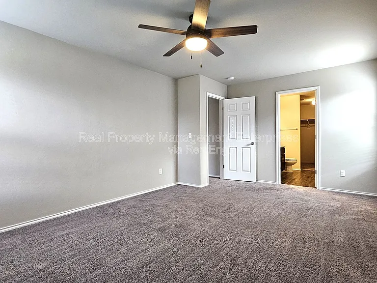 319 Waterside Dr — Photo 13