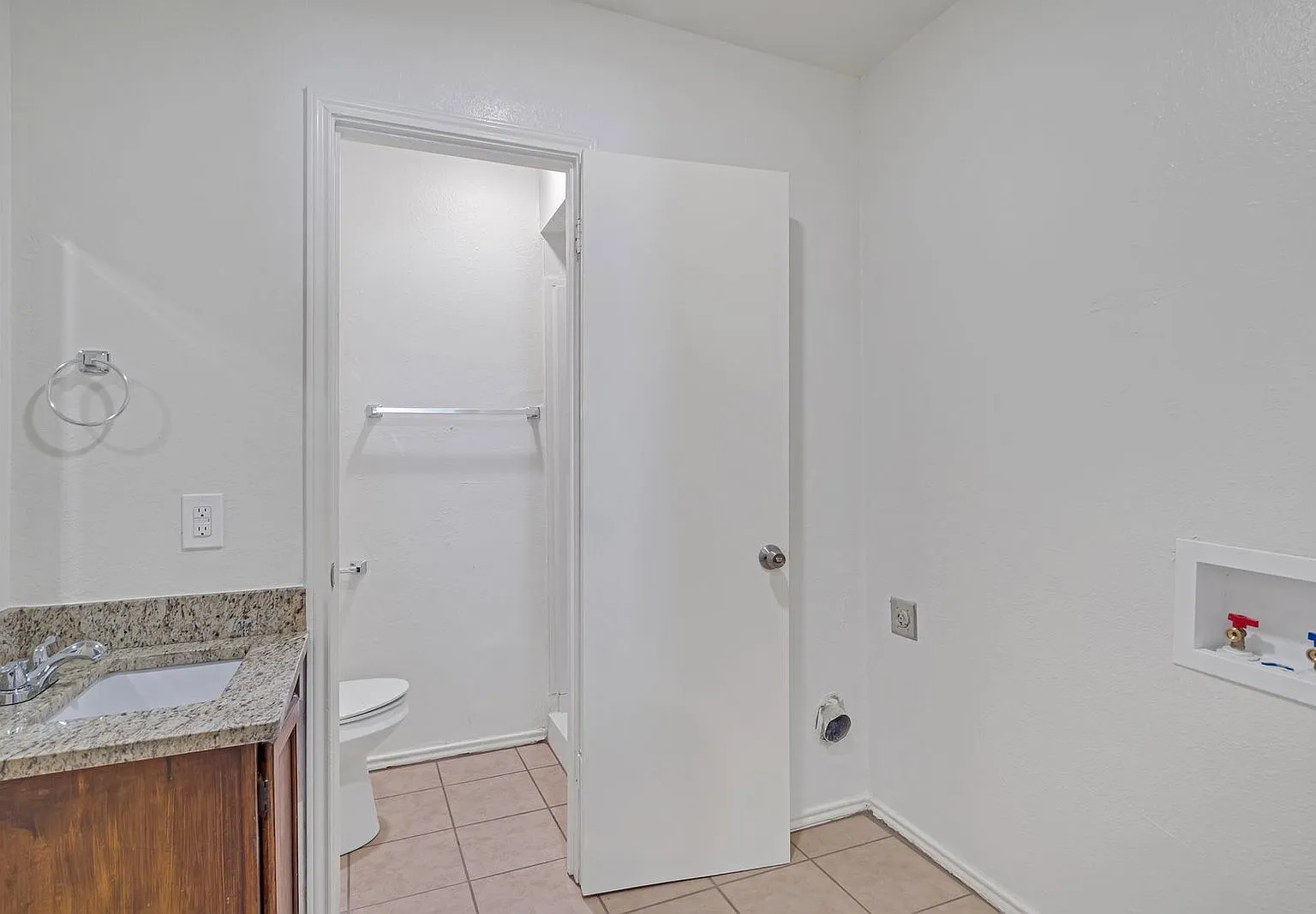 2 bed, 2.0 bath, 1072 sqft, $1,575 — Photo 3