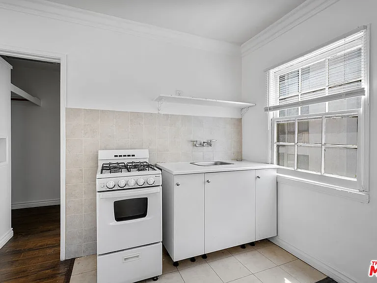 1238 S Beverly Glen Blvd #15 — Photo 8