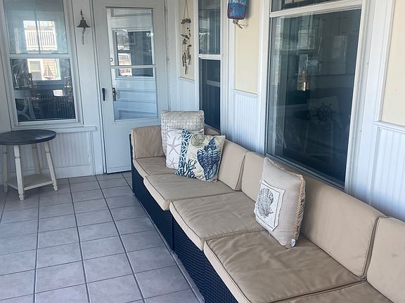 5th image of 17 Riverside Dr