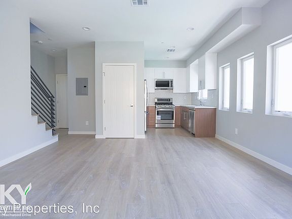 2nd image of 1242 N Beachwood Dr #7463463