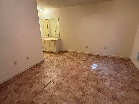4th image of 288 Stonebridge Ct