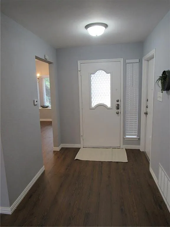 3 bed, 2.0 bath, 1328 sqft, $2,200 — Photo 4