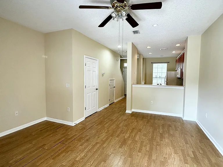 1496 Fieldview Dr — Photo 7
