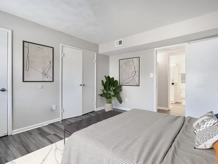 River Breeze Apartments — Photo 6