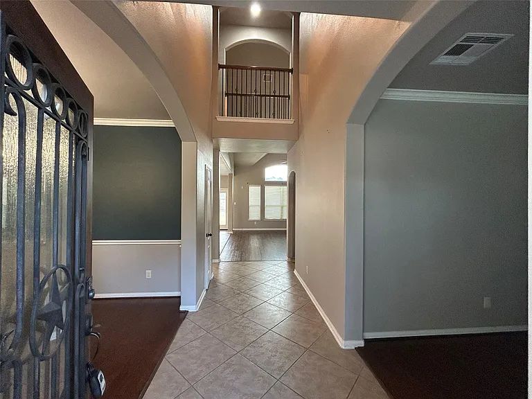 7936 Lake Commons Dr — Photo 3