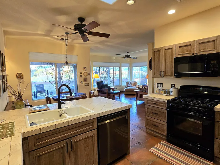 14770 N Windshade Dr — Photo 9