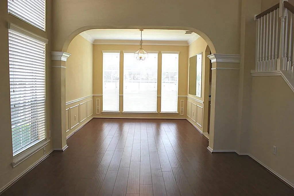 4 bed, 2.5 bath, 2578 sqft, $2,450 — Photo 4