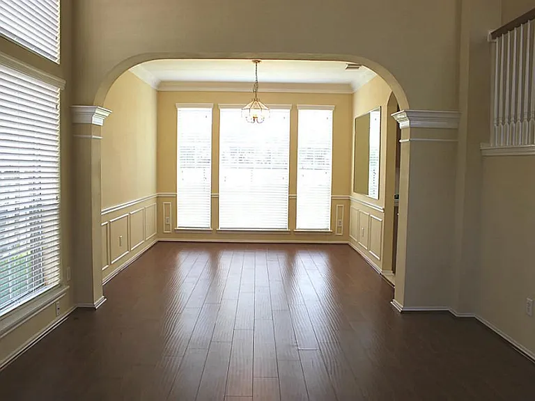 4614 Forest Home Dr — Photo 4