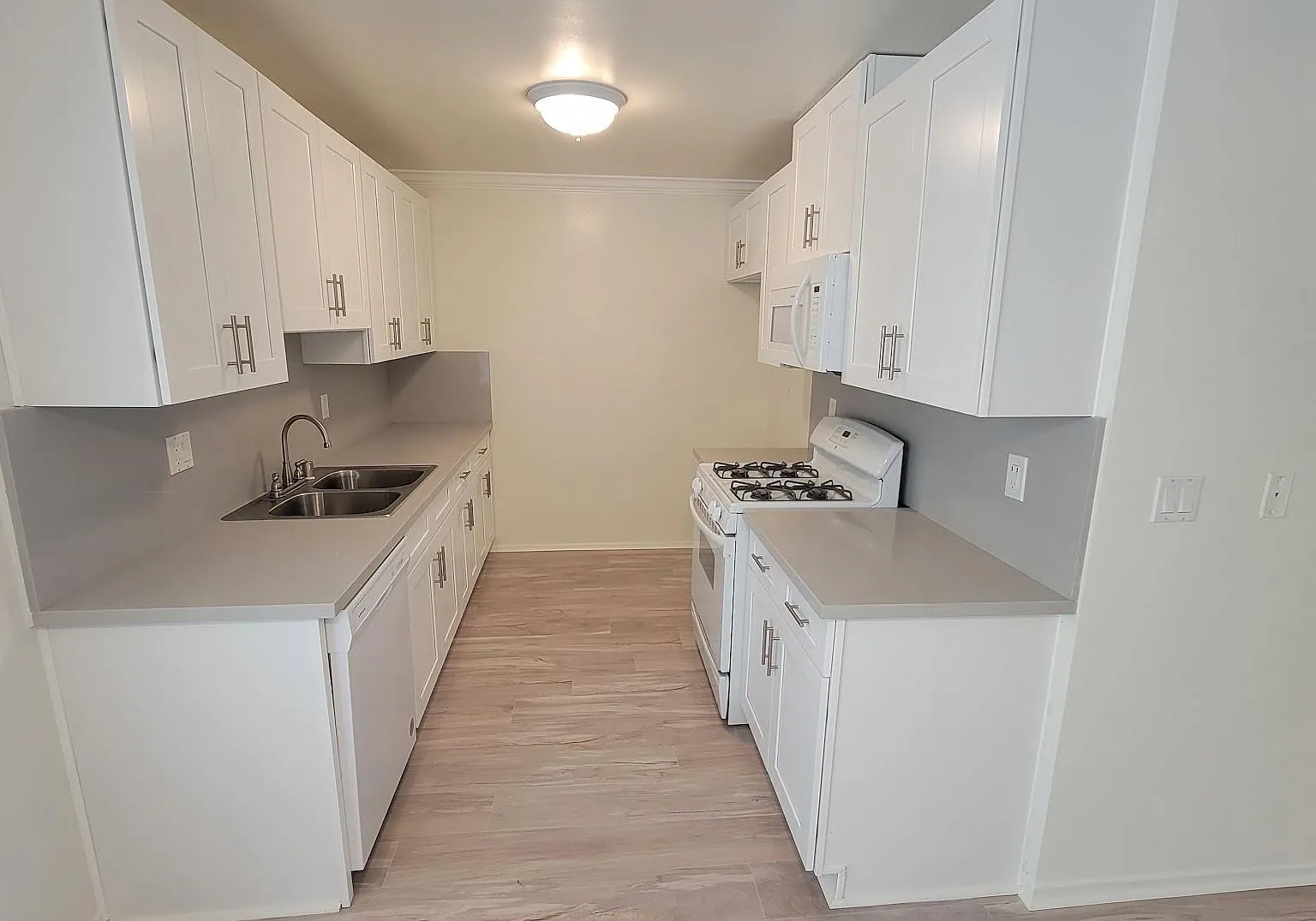 3 bed, 2.5 bath, 1200 sqft, $4,995 — Photo 2