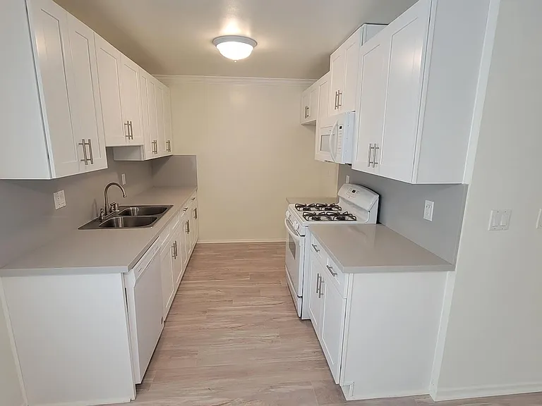 1017 10th St #6 — Photo 2