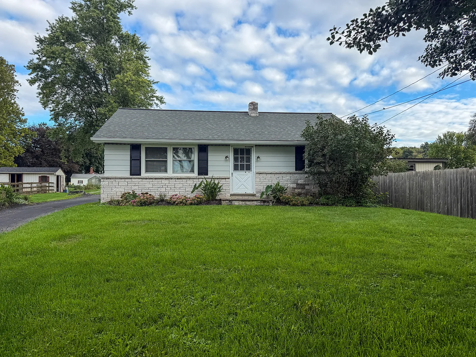 2 bed, 816 sqft, $1,495 — Photo 1