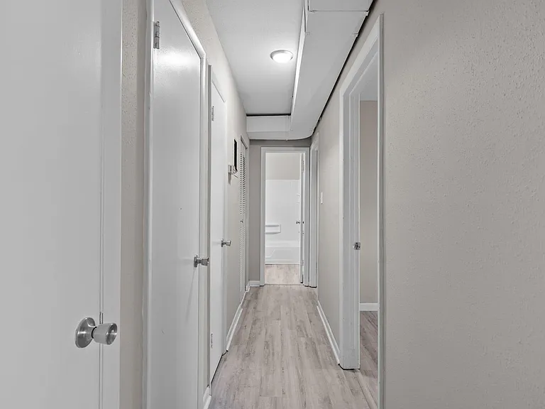 South Garden Apartments — Photo 18