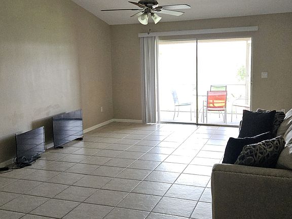 5th image of 518 SE 8th St #518
