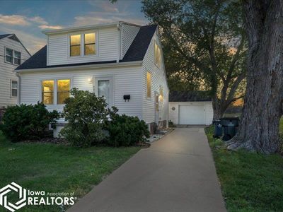 1202 Oakland Rd NE, Cedar Rapids, IA, 52402