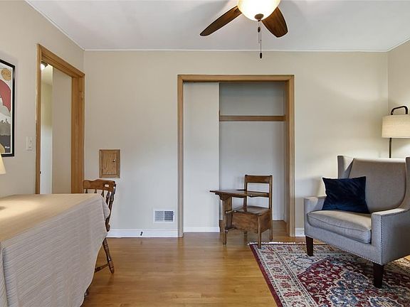 4th image of 230 W Grant Avenue
